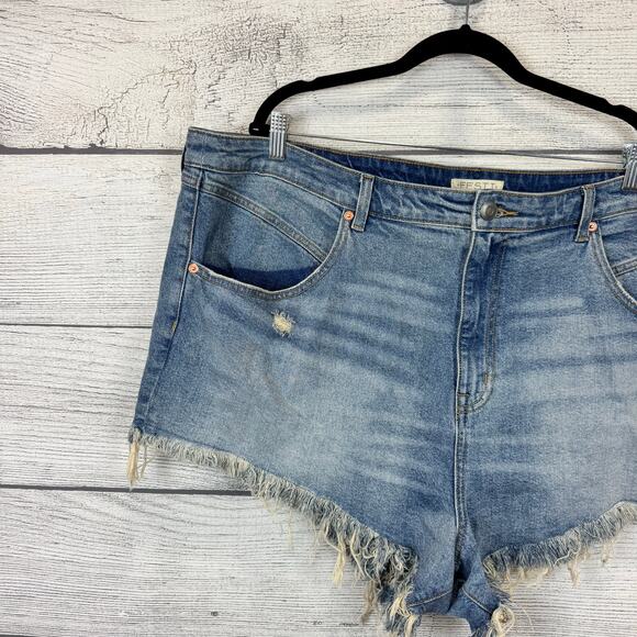 Torrid Festi Plus Size Ultra High Rise Cheeky Fray Hem Denim Shorts Size 26 - Picture 2 of 6